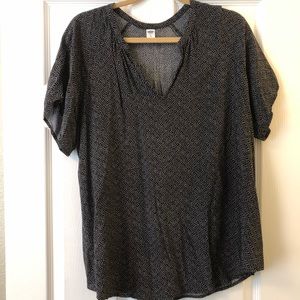 XL black and white short sleeve blouse